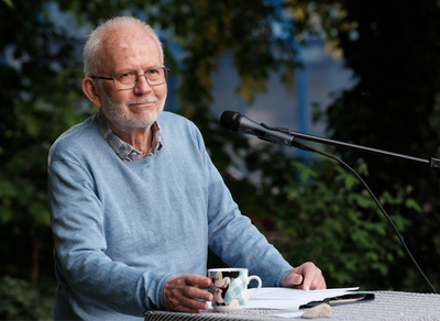 Ich bei einer Lesung in Rostock